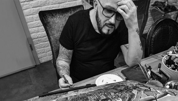 Grzegorz Skawiński jest… malarzem? Niecodzienna pasja lidera Kombii
