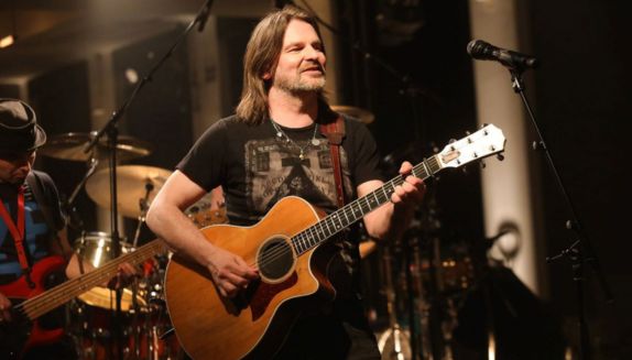 Ray Wilson – jak muzyk trafił do Polski?