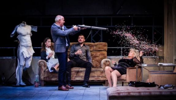 „Kto się boi Virginii Woolf?” Kultowa sztuka w reż. Jacka Poniedziałka