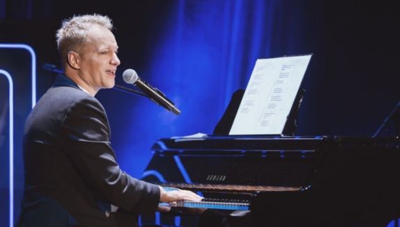 Okładka wpisu Maciej Stuhr MA TO WSZYSTKO W STANDUPIE w Kino Teatrze Apollo!