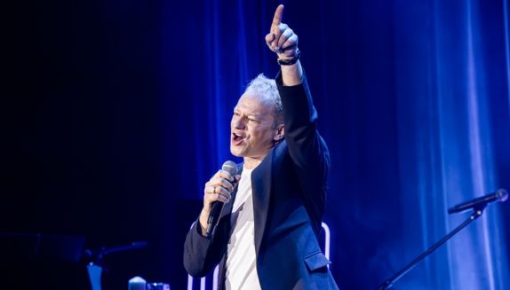 Okładka wpisu Jak Maciej Stuhr został stand-uperem? Droga przez film, teatr, kabaret