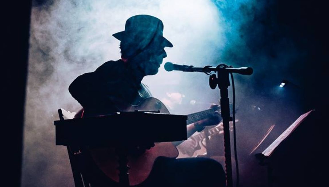 Kameralny koncert na żywo z Pawłem Sztompke – zobacz Cohen w teatrze