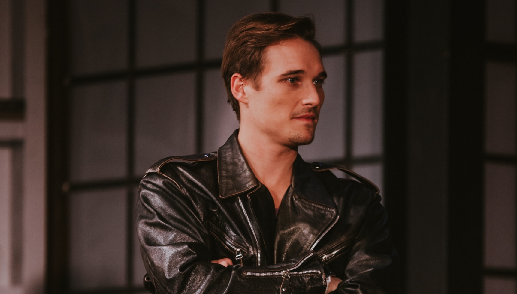 Maurycy Popiel – serialowy aktor, który wybrał teatr