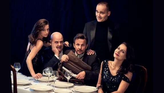 Kolacja dla głupca – kultowa komedia w reżyserii Cezarego Żaka